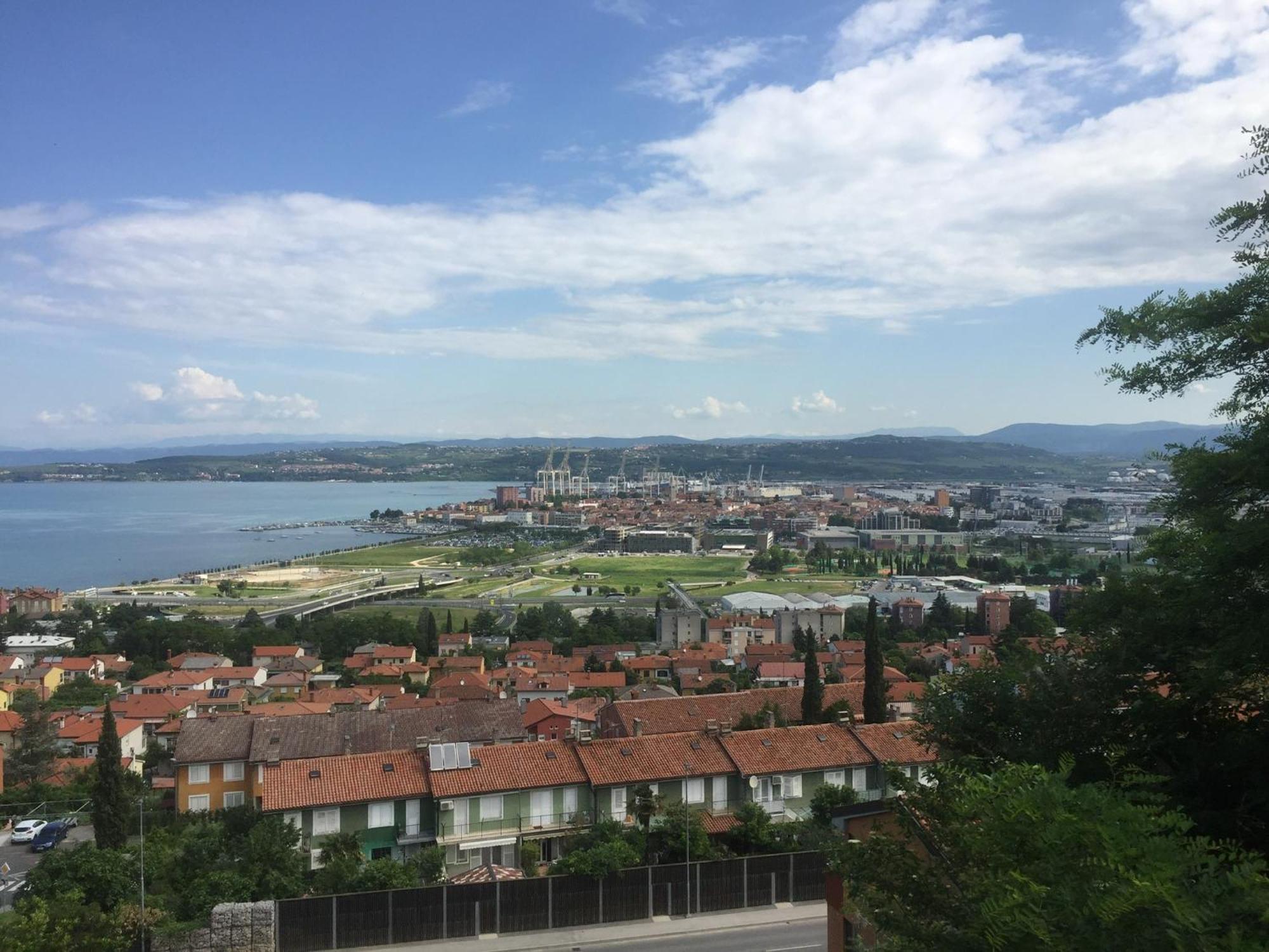 Apartments Colors Of Koper Where The Sea Is Near By Room photo